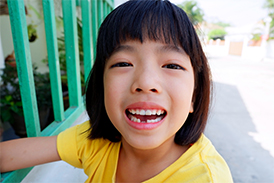 Early or late loss of baby teeth